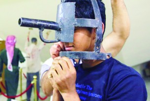 Exposição mostra máscaras de tortura usadas por Saddam