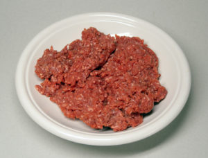 Carne moída está ligada a surto de E. coli pelo país, diz CDC