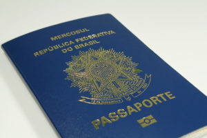 Passaportes com brasão da República começarão a ser emitidos, diz Itamaraty