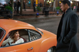 Rachel Leigh Cook e Damon Wayans Jr. em cena de "'Love, Guaranteed". (Cortesia: Netflix)